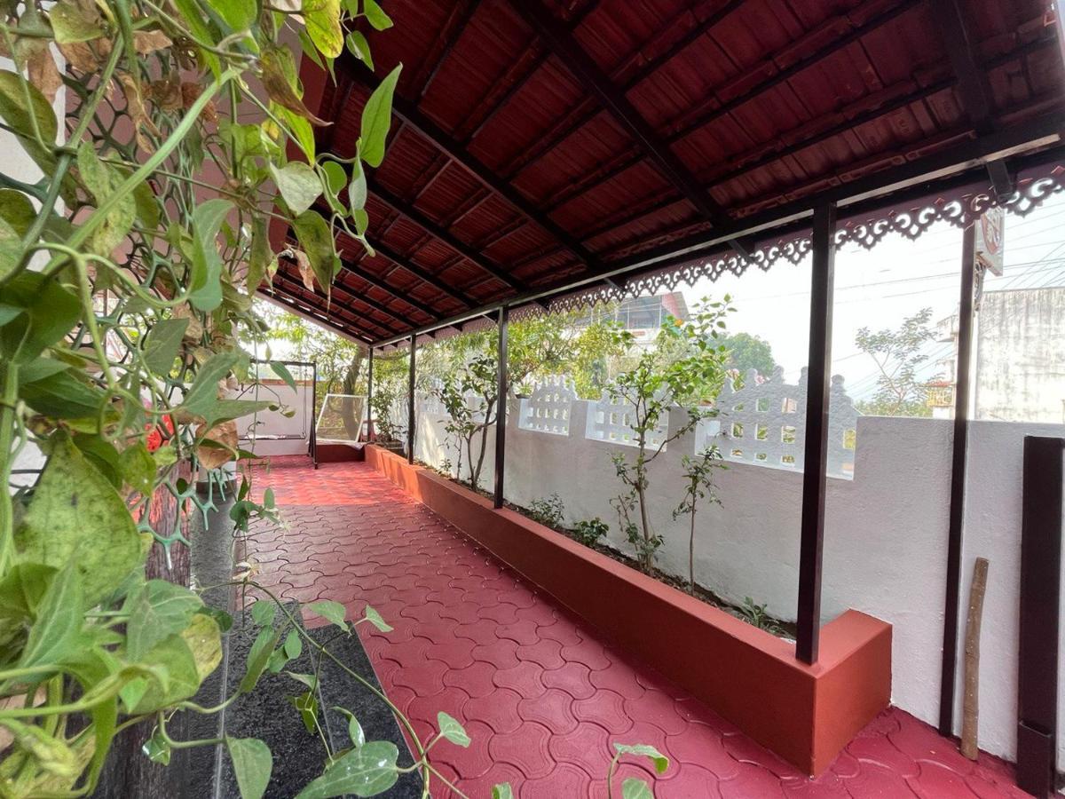 Gayatri Homestay Ratnāgiri Exteriör bild
