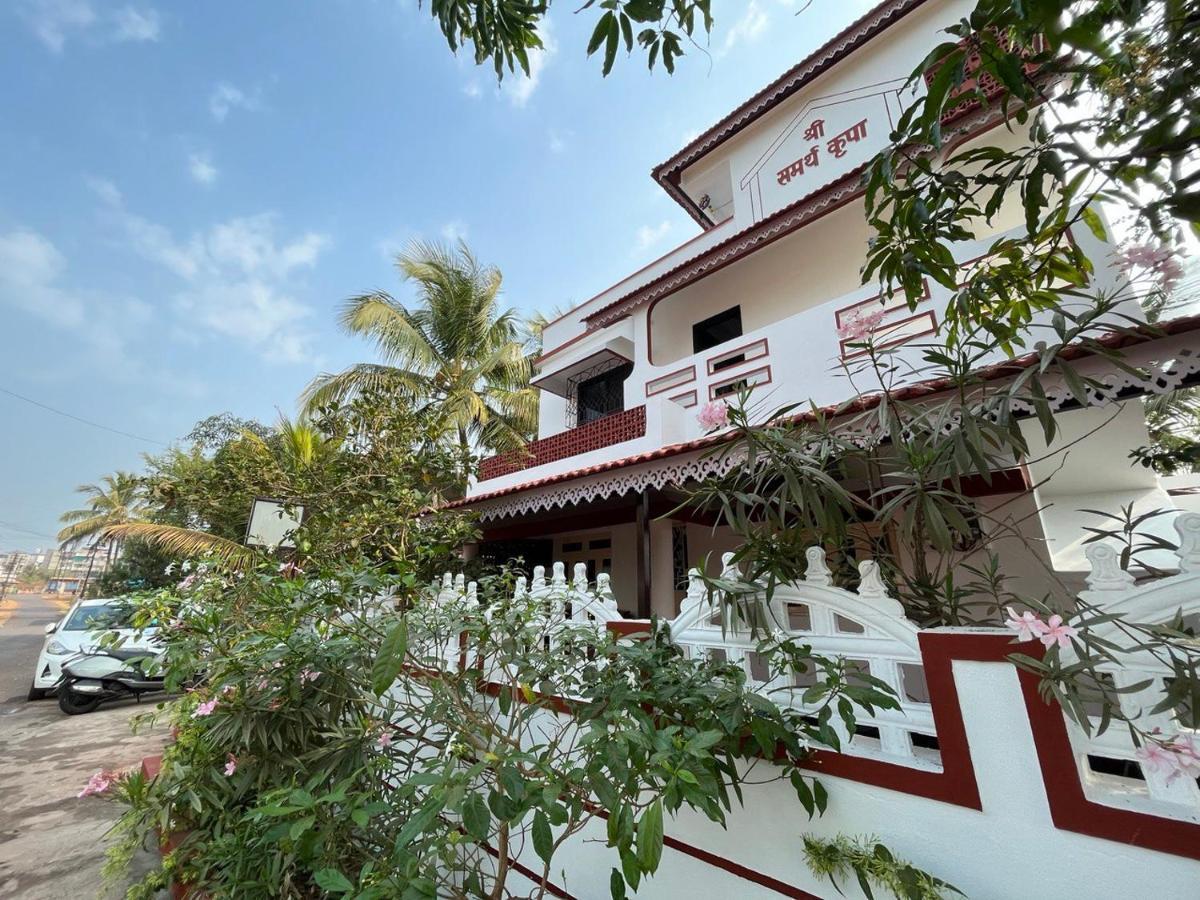 Gayatri Homestay Ratnāgiri Exteriör bild