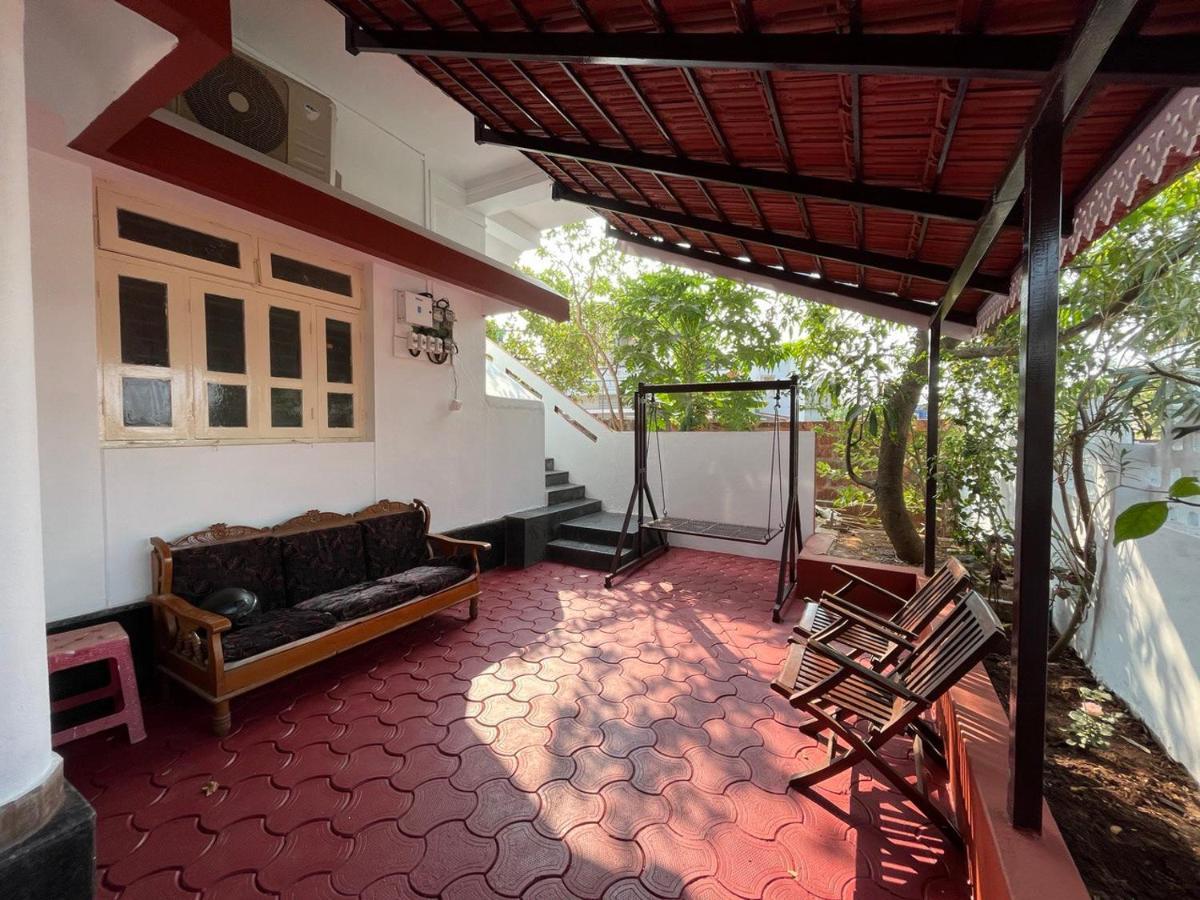 Gayatri Homestay Ratnāgiri Exteriör bild