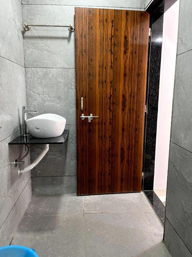 Gayatri Homestay Ratnāgiri Exteriör bild